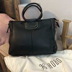Hobo Sheila Black Pebble Leather Medium Like New